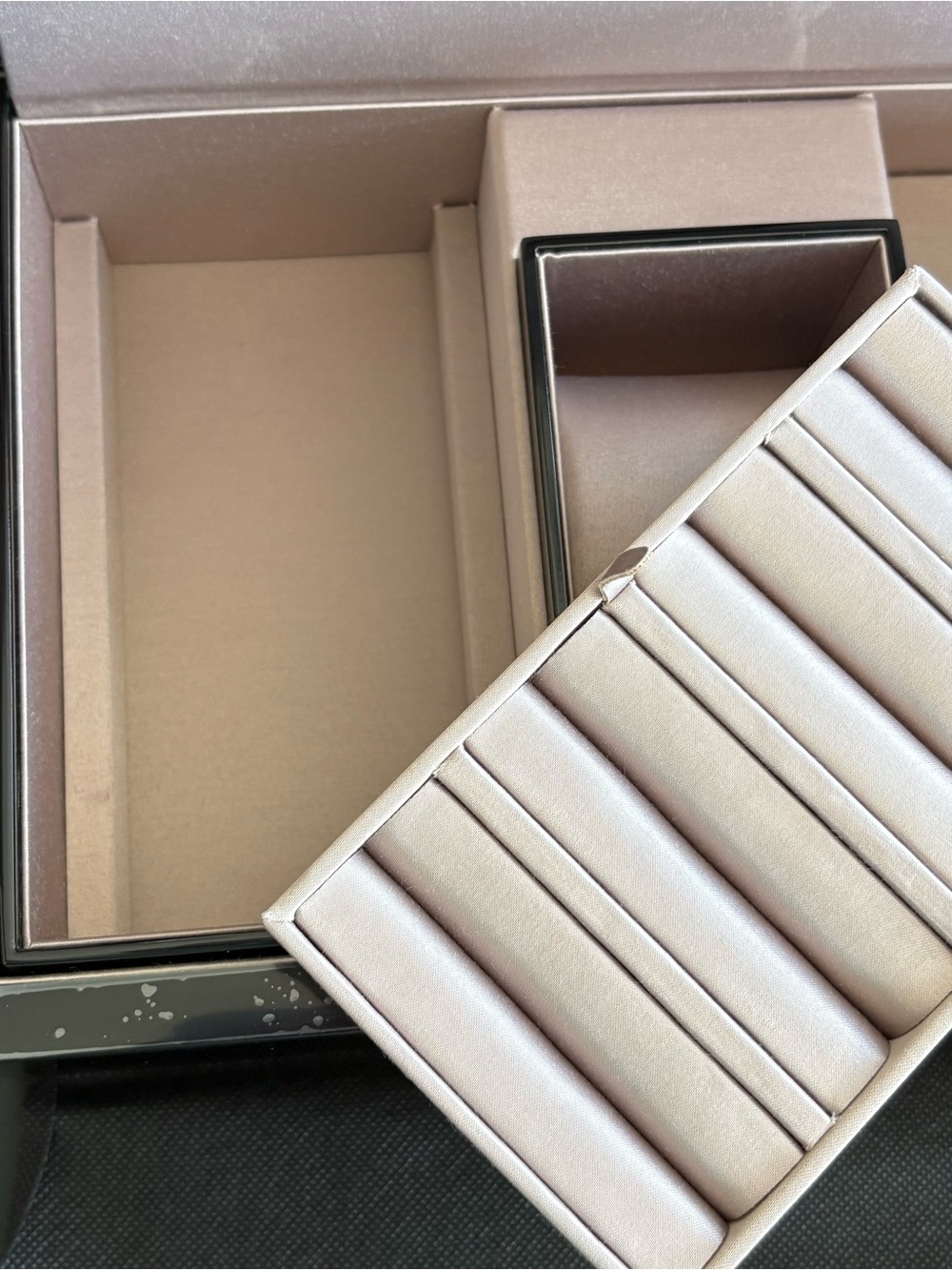 BVLGARI Black Lacquered Jewelry Box with Blush Interior - Picture 8 of 16